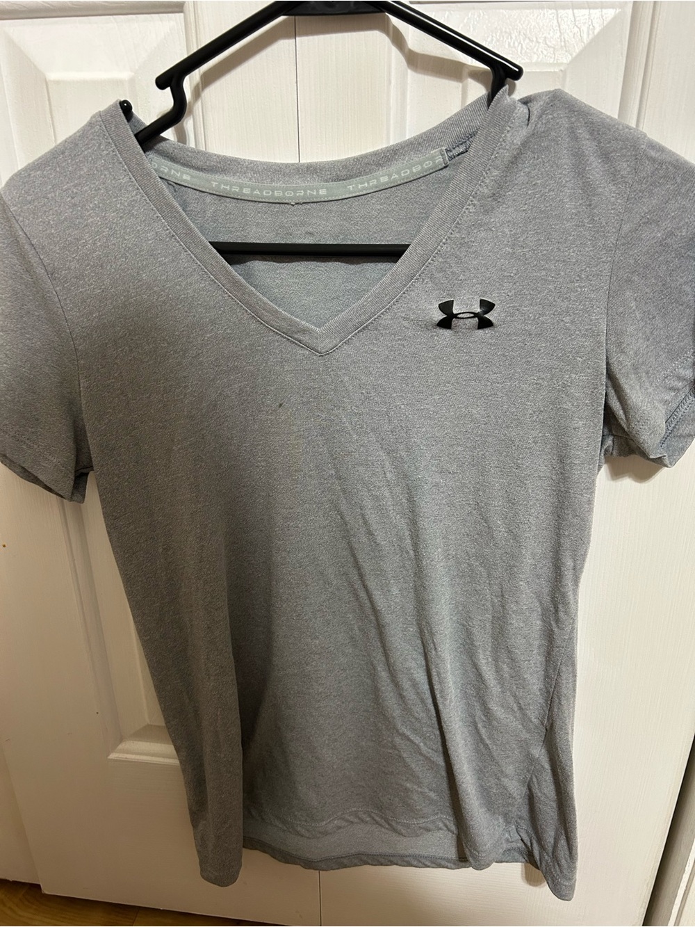 Under Armour Womenโs Short-Sleeve V-Neck Tee - Light Gray